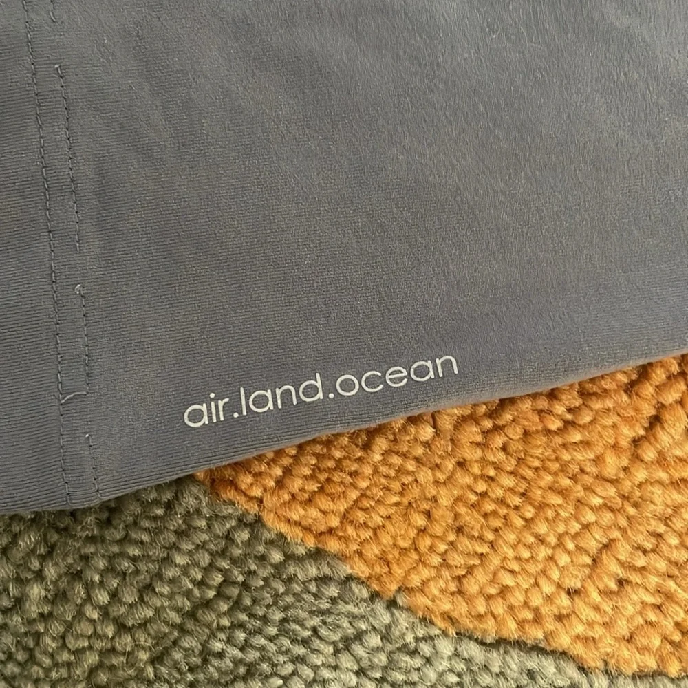 Women’s Gray ALO Yoga Coolfit Y2K fold over cropped leggings, sz L. - Picture 6 of 8